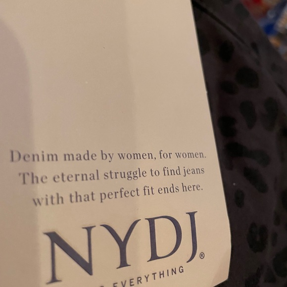 NYDJ Leopard Print Skinny Jeans in Gray Stretch Denim. Size 26W. - Picture 6 of 13